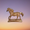 Escultura Decorativa em Gesso Dourado